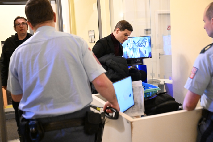 FOTO: Soudní spor Adama Krause a Nikol Enevové pokračuje. – stránka 28