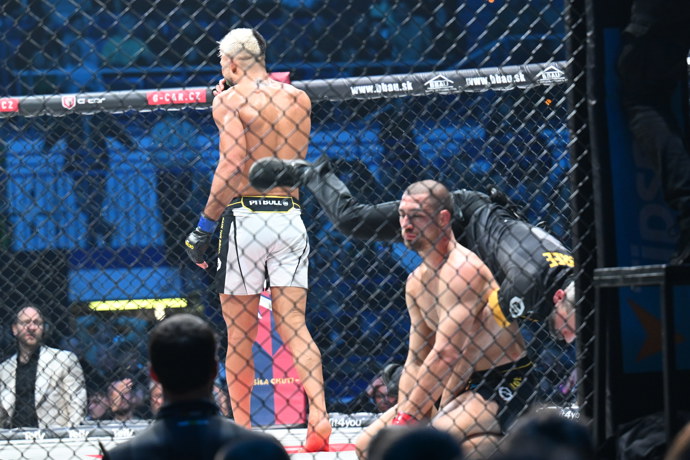 FOTO: Oktagon 84. – stránka 64