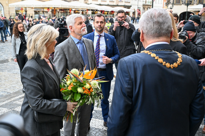 FOTO: Petr Pavel si prohlíží Staroměstkou radnici. – stránka 7