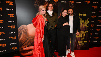 FOTO: Kamila Nývltová s manželem Eddiem Ramadanem na premiéře filmu Bouřlivé výšiny.