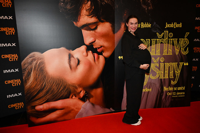 FOTO: Kamila Nývltová se už krásně zakulacuje. – stránka 8