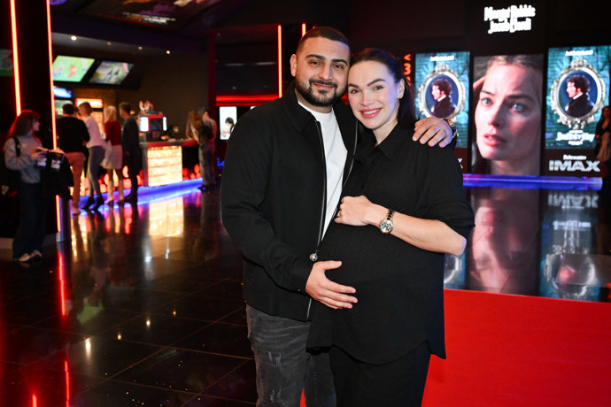 FOTO: Kamila Nývltová už má velké bříško. – stránka 4