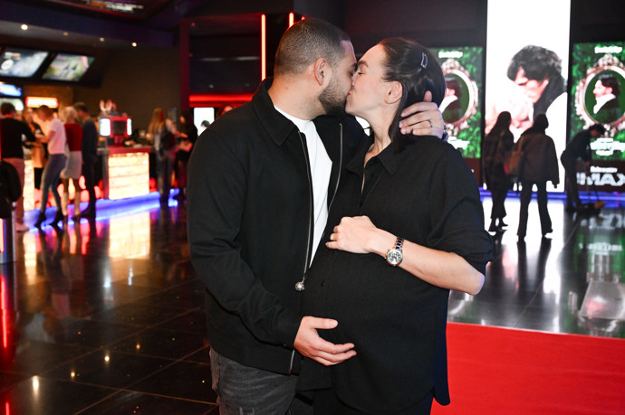 FOTO: Zamilovaná Kamila Nývltová s manželem. – stránka 1