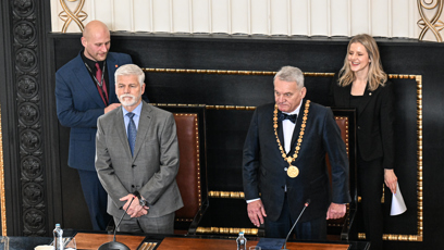 FOTO: Petr Pavel na staré pražské radnici s Bohuslavem Svobodou.