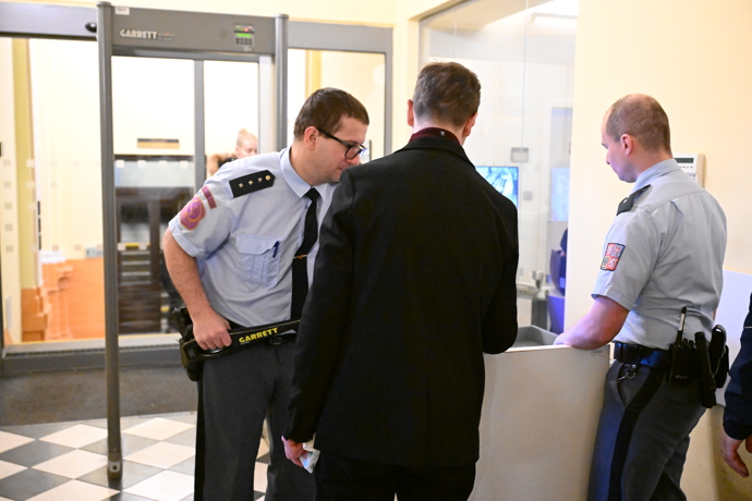 FOTO: Soudní spor Adama Krause a Nikol Enevové pokračuje. – stránka 38