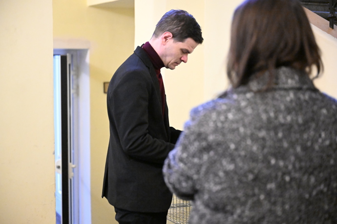 FOTO: Soudní spor Adama Krause a Nikol Enevové pokračuje. – stránka 37