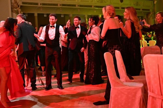 FOTO: Český ples byl poměrně divoký. – stránka 14