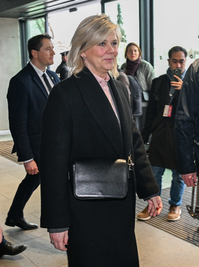 FOTO: Eva Pavlová ve stanici Praha - Bubny. – stránka 15