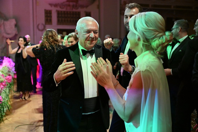 FOTO: Český ples přinesl zajímavé momenty. – stránka 10