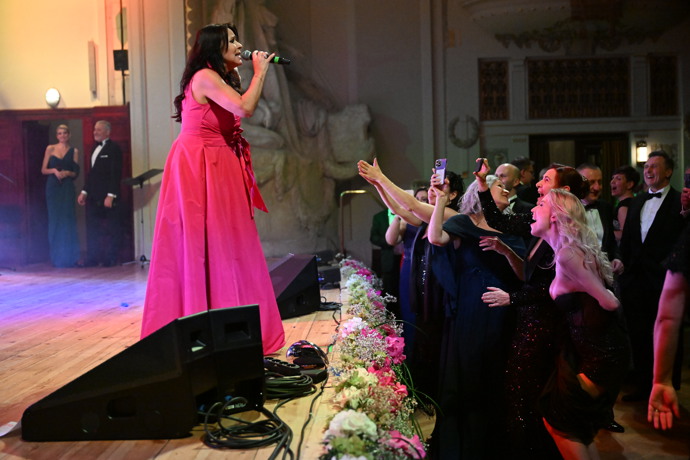 FOTO: Heidi Janků zazpívala. – stránka 9