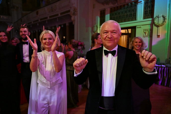 FOTO: Poslanec to rozjel. – stránka 1