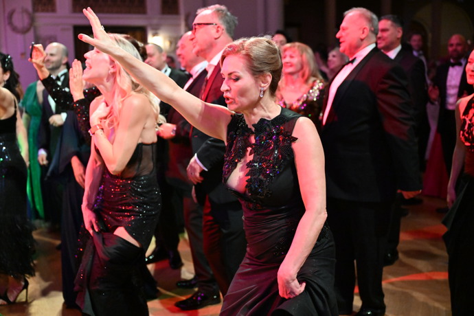 FOTO: Český ples byl poměrně divoký. – stránka 7