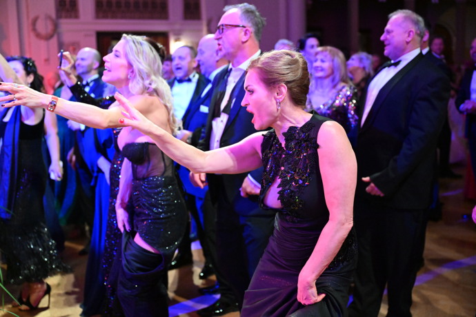 FOTO: Český ples si hosté užili. – stránka 6