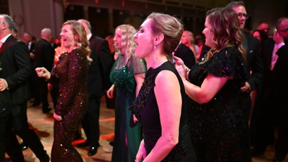 FOTO: Hana Kynychová se na Českém plese skvěle bavila.