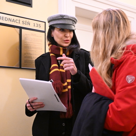 Soudní spor Adama Krause a Nikol Enevové pokračuje.