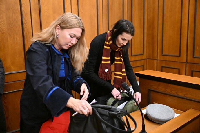 FOTO: Soudní spor Adama Krause a Nikol Enevové pokračuje. – stránka 8