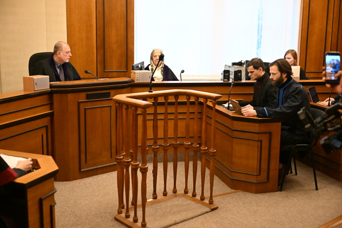 FOTO: Soudní spor Adama Krause a Nikol Enevové pokračuje. – stránka 7