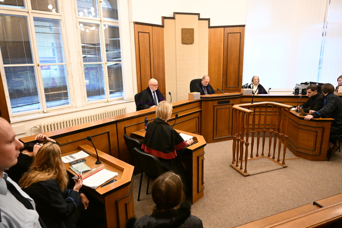 FOTO: Soudní spor Adama Krause a Nikol Enevové pokračuje. – stránka 9