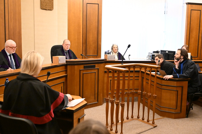 FOTO: Soudní spor Adama Krause a Nikol Enevové pokračuje. – stránka 10