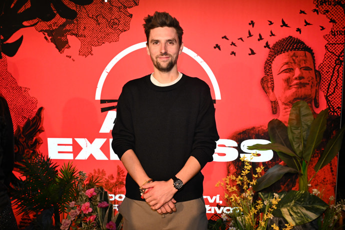 FOTO: Václav Matějovský natáčel Asia Express v Asii. – stránka 90