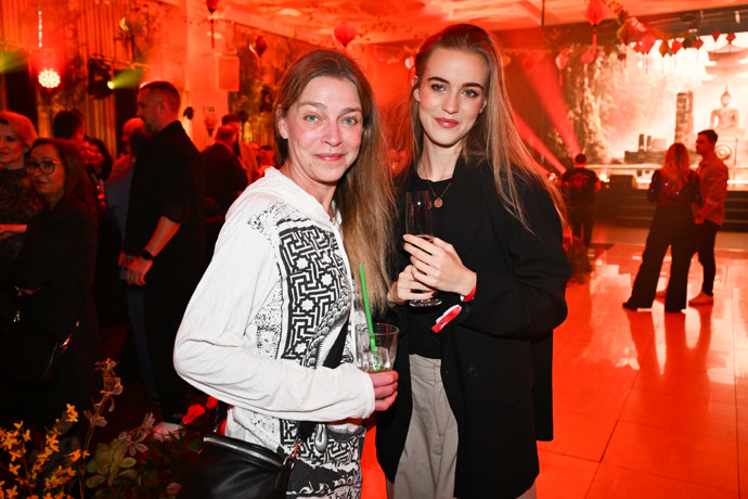 FOTO: Amélie Pokorná Zedníčková se svou maminkou Lucií Zedníčkovou. – stránka 88