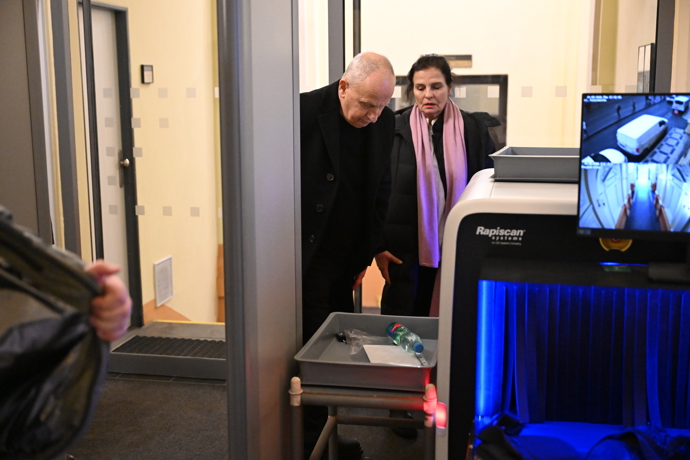 FOTO: Soud Adama Krause a expartnerky Nikol Enevové. – stránka 26