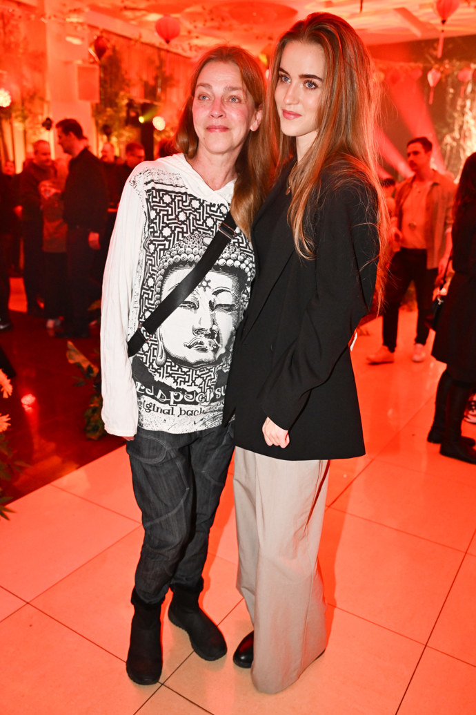 FOTO: Amélie Pokorná Zedníčková s krásnou maminkou Lucií. – stránka 80