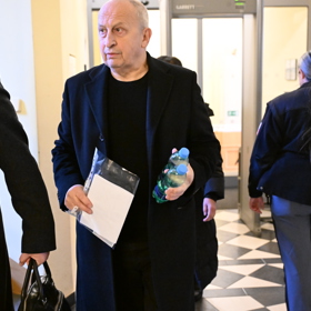 Moderátor Jan Kraus u soudu.