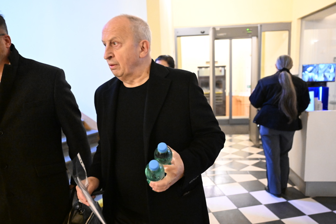 FOTO: Moderátor Jan Kraus. – stránka 19