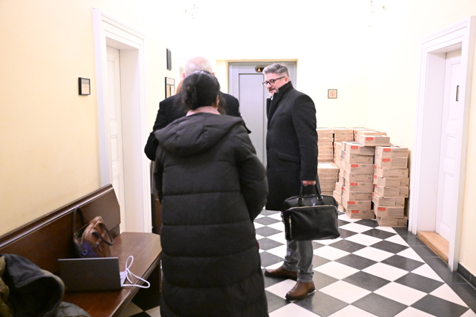 FOTO: K soudu dorazil také moderátor Jan Kraus a exmanželka Jana Krausová. – stránka 17