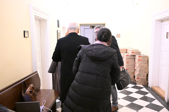 FOTO: K soudu dorazil také moderátor Jan Kraus a exmanželka Jana Krausová. – stránka 16