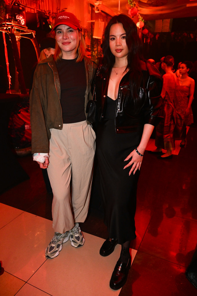 FOTO: Yenifer Cao se Žanetou Skružnou. – stránka 106