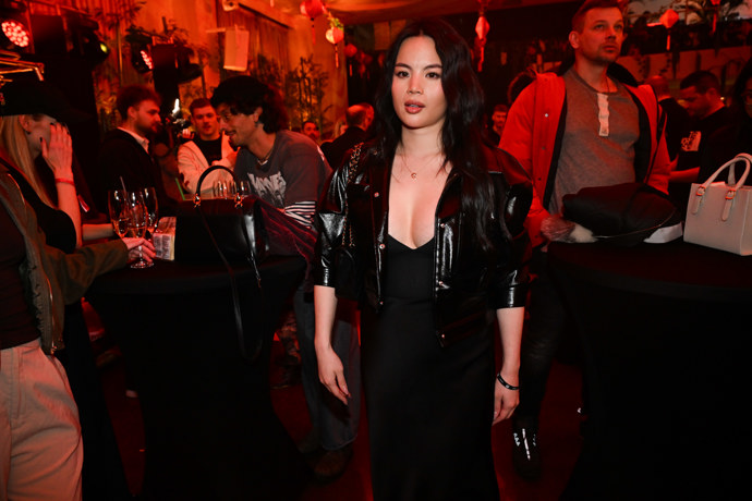 FOTO: Yenifer Cao poprvé od tragické události ve společnosti. – stránka 105