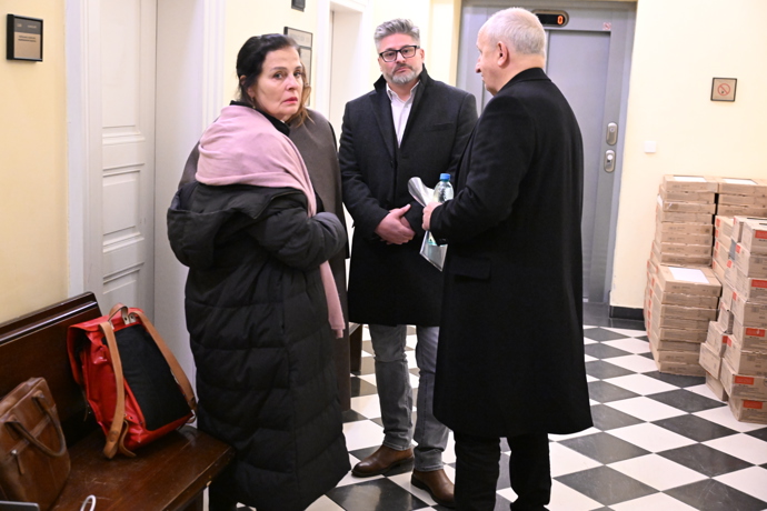 FOTO: Soud Adama Krause a expartnerky Nikol Enevové. – stránka 7