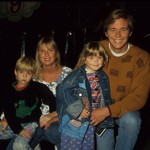 Krom toho je rozvedeným tátou dvou už dospělých dětí - syna Granta a dcery Brittney. Na archivním snímku společně s exmanželkou Lyn Barron Weber.