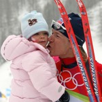 Žena, která má ve sbírce šest olympijských medailí a dvě zlata z MS, dokázala na své sportovní úspěchy navázat i po narození dcery Lucky. Ta ji na OH v Turíně vítala v cíli zlatého olympijského závodu na 30 kilometrů.