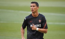 Cristiano Ronaldo je legendární í fotbalista.