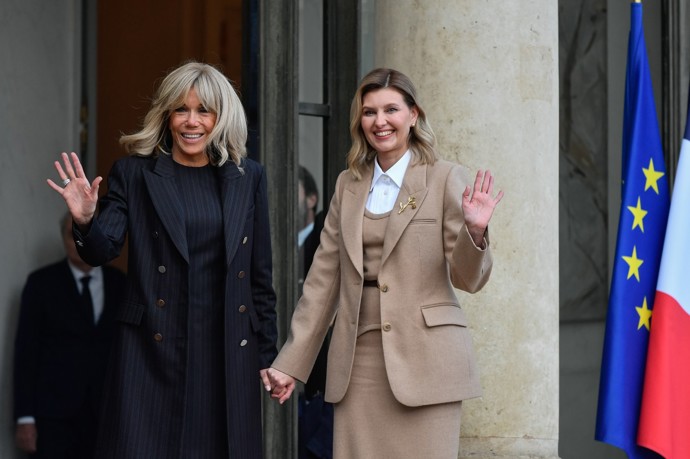 FOTO: Francouzská první dáma Brigitte Macron s první dámou Ukrajiny Olenou Zelenskou.