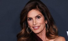 Cindy Crawford je stále krásná žena.