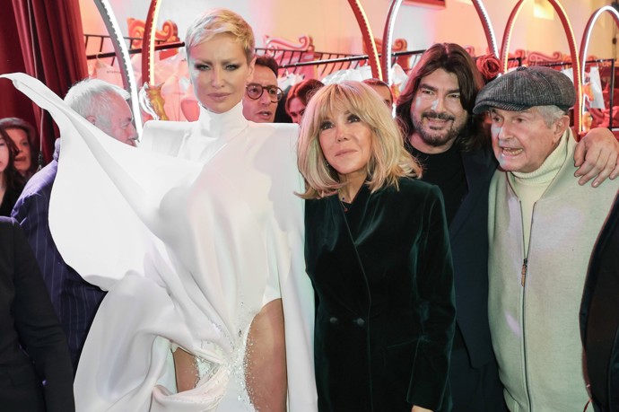 FOTO: Adriana Sklenaříková se po přehlídce vyfotila s první dámou Francie.