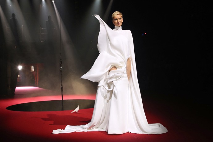 FOTO: Adriana Sklenaříková vynesla model od návrháře Stéphana Rollanda. – stránka 1