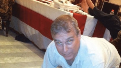 FOTO: Princ Andrew na znepokojivém snímku ze souboru Jeffrey Epsteina.