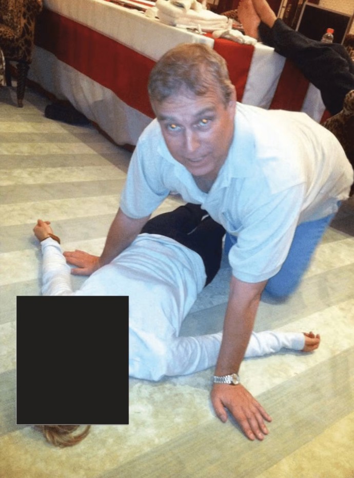 FOTO: Princ Andrew na znepokojivém snímku ze souboru Jeffrey Epsteina. – stránka 3