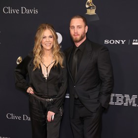 Na jedné z akcí souvisejících s předáváním cen Grammy se v neděli objevila Rita Wilson v doprovodu syna Cheta Hankse. Od něj má zatím jedinou biologickou vnučku Michaiah.