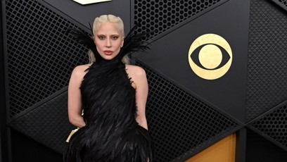 FOTO: Lady Gaga byla zahalena do peří.
