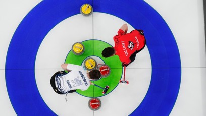FOTO: Kanada měla při zápase v curlingu podvést Českou republiku.