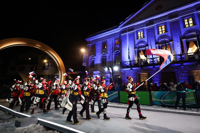 FOTO: Ceremoniál byl vysílán paralelně hned z několika míst. Reprezentanti se museli rozdělit. – stránka 4