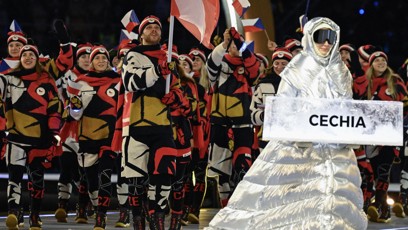 FOTO: David Pastrňák vedl coby vlajkonoš českou výpravu v Milánu.