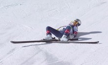 Lindsey Vonn z místa neštěstí musel transportova vrtulník. Utrpěla komplikovanou zlomeninu holenní kosti.
