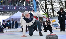 Prezident Petr Pavel si vyzkoušel curling.